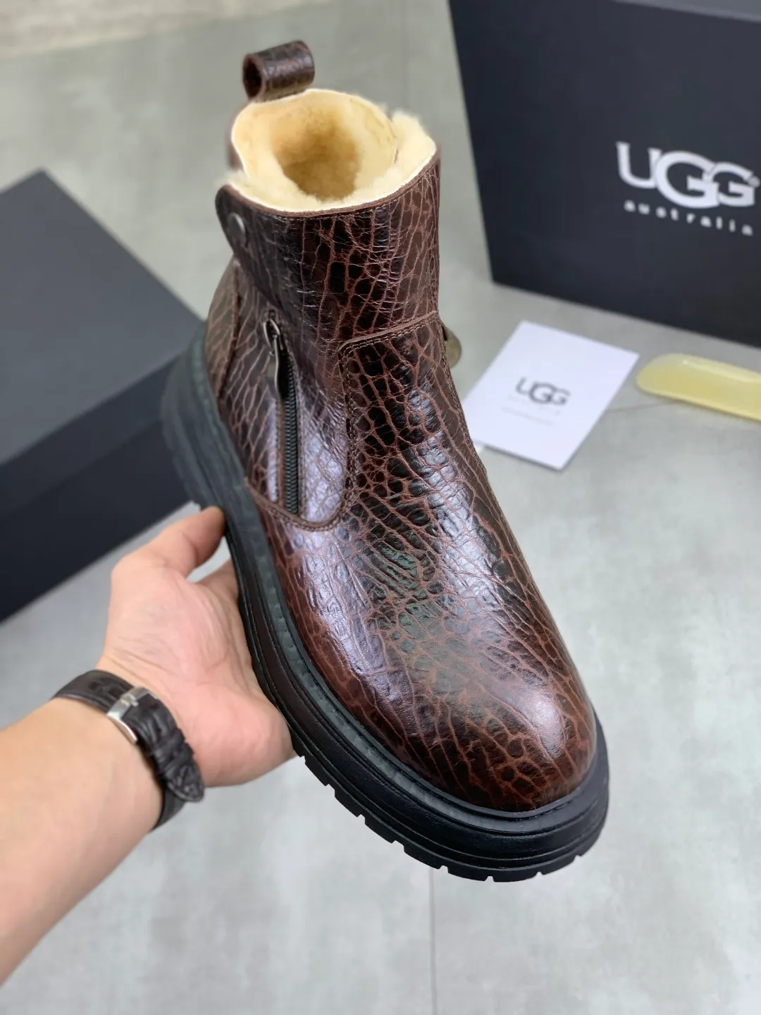 Men's men's shoes 💰P660 New arrival 🆕🆕🆕 IUGGI Men's British retro Martin boots Winter new men's outdoor hiking boots First layer of cowhide on the outside and wool on the inside Comfortable and warm Rubber sole sole Non-slip and firm Trendy and fashionable Casual and versatile Size: 38-44 (45 customized) Color: three colors
